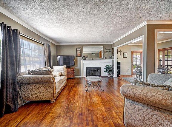 2nd image of 1816 W Doublegrove St