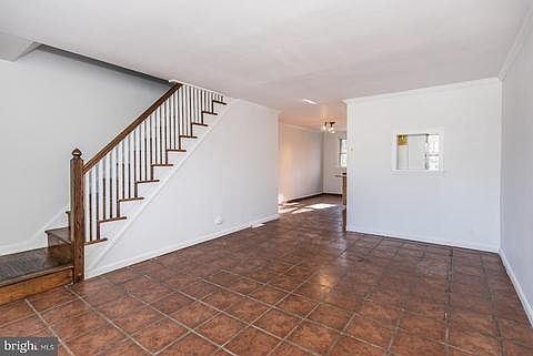 2nd image of 7762 Woodbine Ave