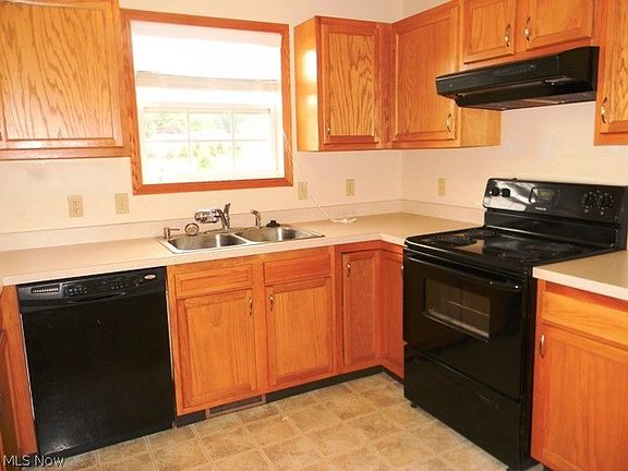 2nd image of 870 S Marion Ave