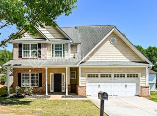 909 Lakeside Ct, Loganville, GA 30052