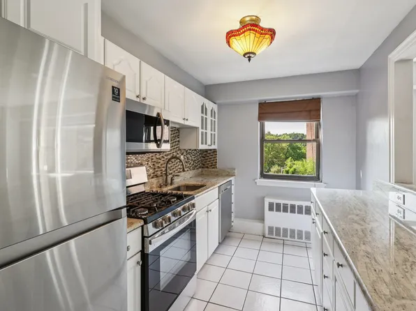 8800 Blvd East image 4 of 23