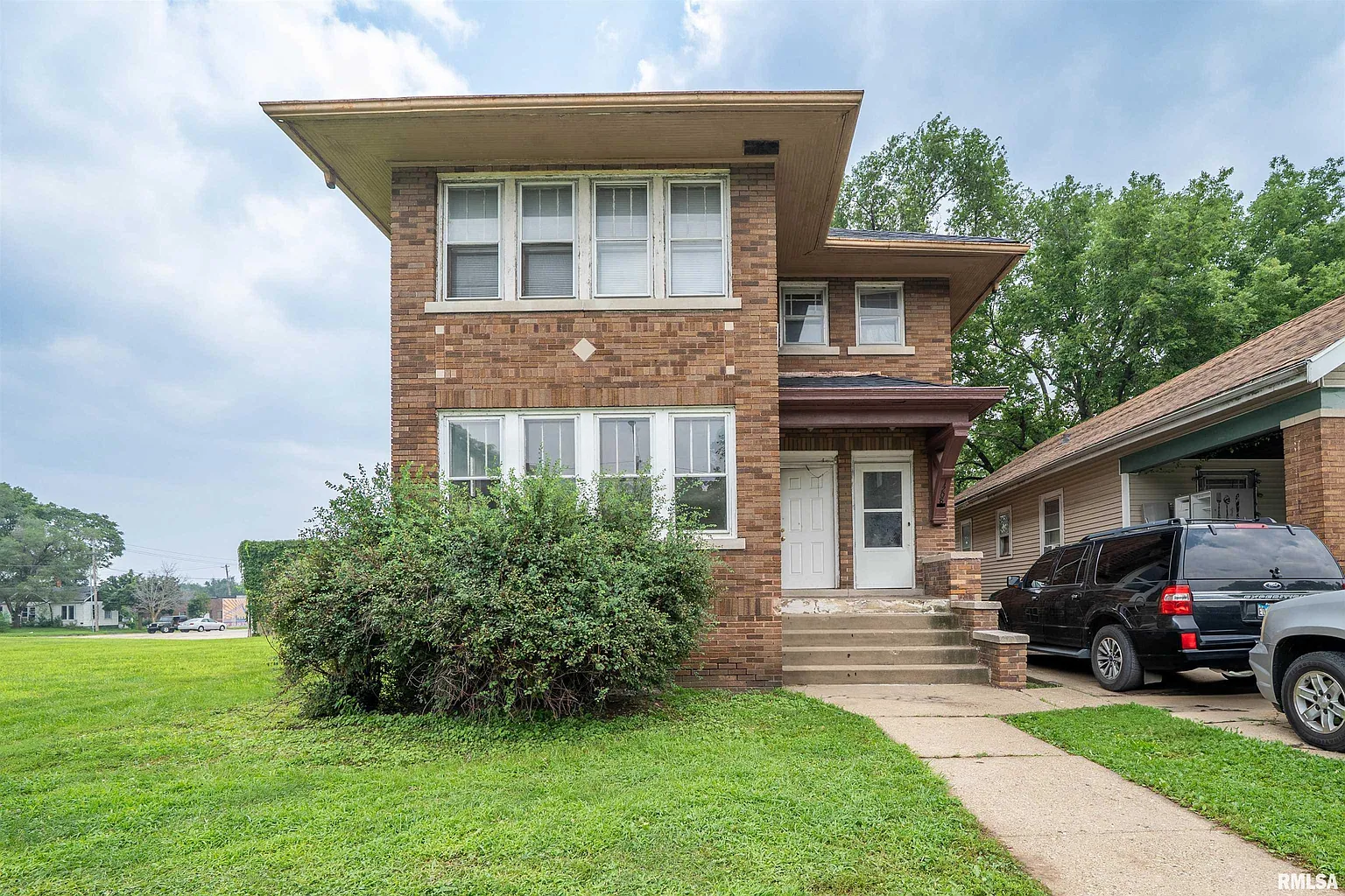 1208 NE Jefferson Ave photo 1