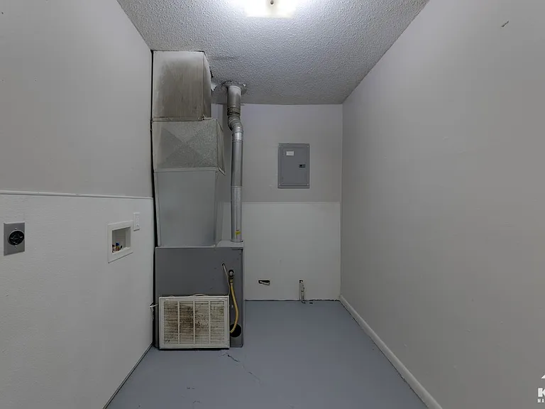 1322 N Kansas St — Photo 11