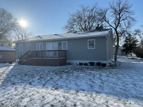 611 Saint John St, Faulkton, SD 57438