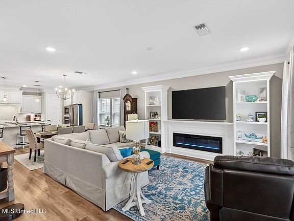 5th image of 129 Grande View Dr