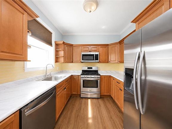 3rd image of 815 Avenue Z