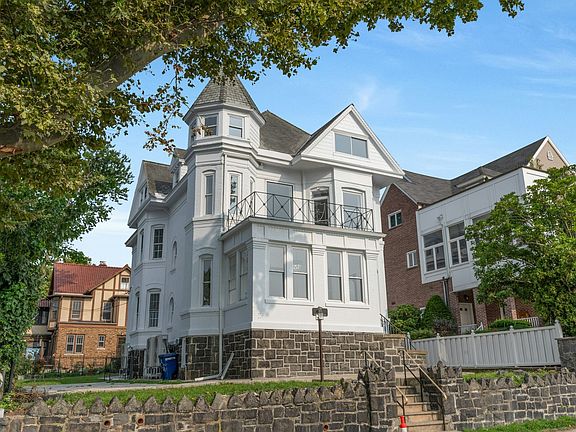 2nd image of 18 Hamilton Ave #3