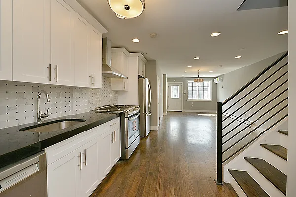 Sold by Nest Seekers International | media 7