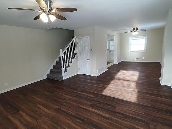 3rd image of 2247 Graythorn Rd