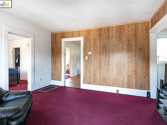 5th image of 9847 Stanley Ave