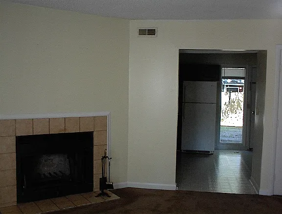 2 bed, 2.5 bath, 1050 sqft, $1,200 — Photo 2
