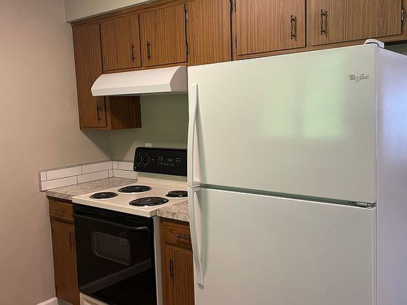 4th image of 1267 E Santiam St #San4