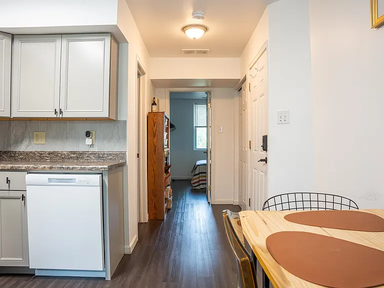 1537 W Stiles St #2 — Photo 10