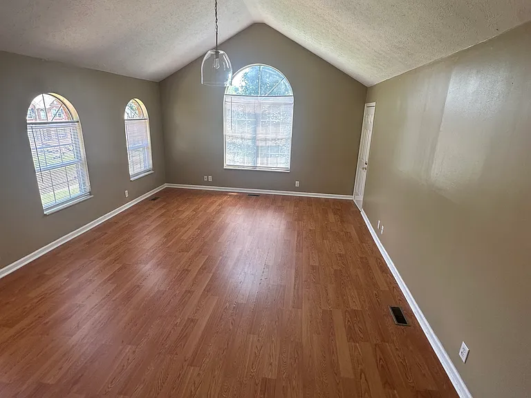 106 Jamestown Pl — Photo 10