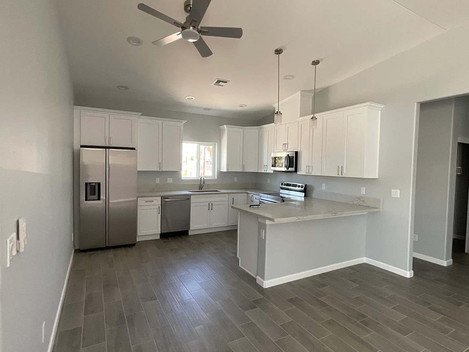3 bed, $1,675 — Photo 2