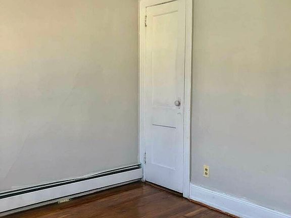 5th image of 14794 Grand Central Pkwy S #2