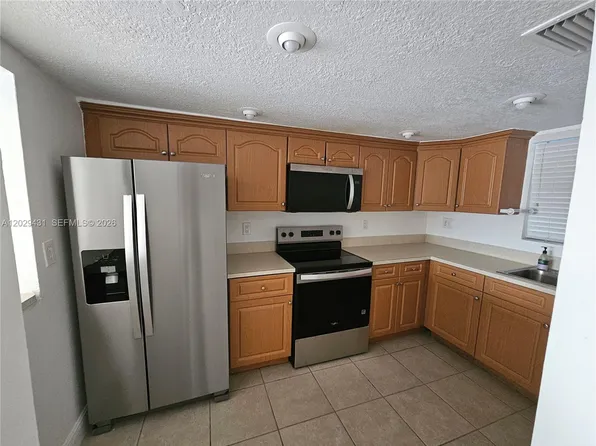 9375 Fontainebleau Blvd APT L422, Miami, FL 33172