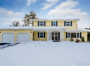 41 Stone Fence Rd, Rochester, NY 14626