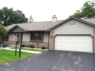 915 Park Cir, Union Grove, WI 53182