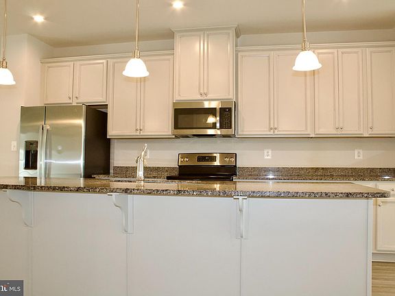 2nd image of 1022 Valley Run Dr