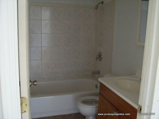 5th image of 202 E North St