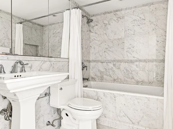 400 East 70th Street image 15 of 21