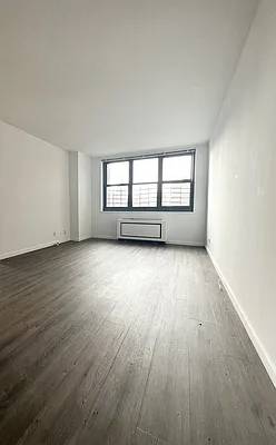 Rented by Manhattan Realty Group | media 2