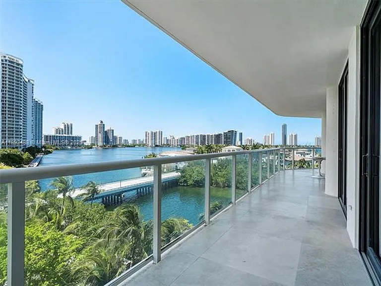 4000 Island Blvd #606 — Photo 32