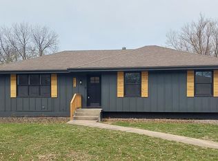 1212 SW Highland Dr, Lees Summit, MO 64081