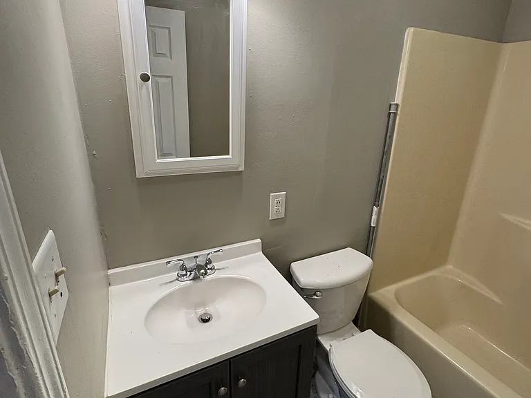 334 Smith St — Photo 9