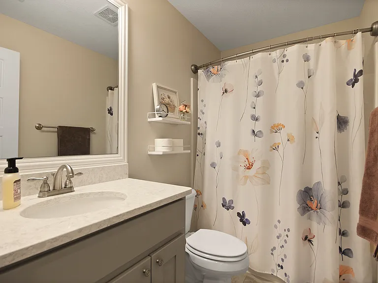 902 Rutland Dr — Photo 13