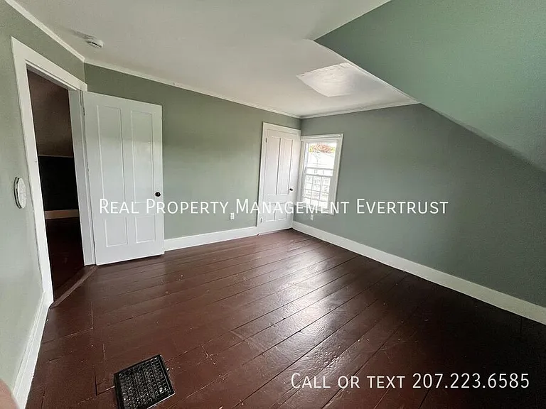 98 Main St #B — Photo 9