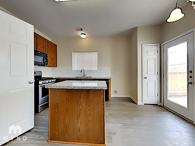 21818 Grassy Hill Ln — Photo 4