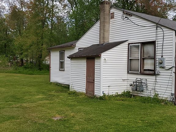 5th image of 494 Karen Ave