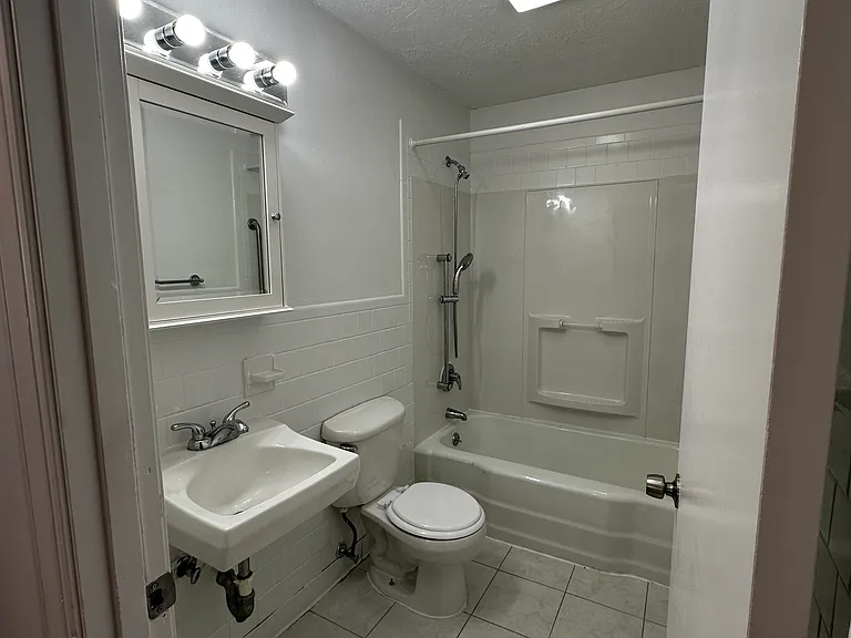 15 Patrick Henry St #4 — Photo 4