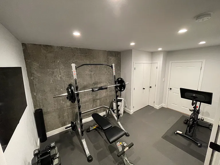 100 Greenleaf Ln — Photo 16