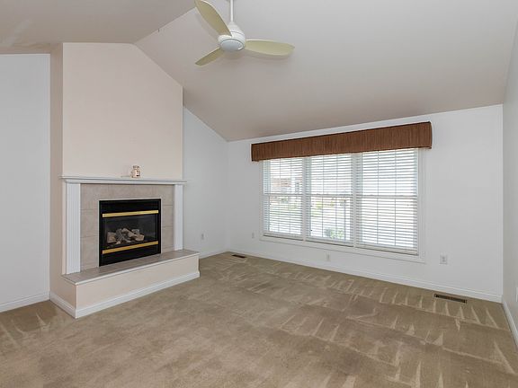 3rd image of 113 Commons Dr