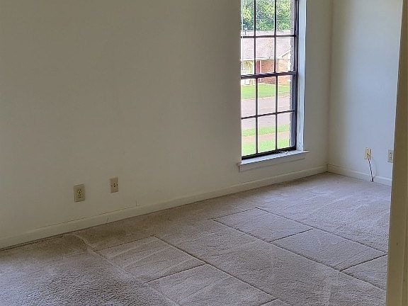 5th image of 3012 Willow Lane Dr