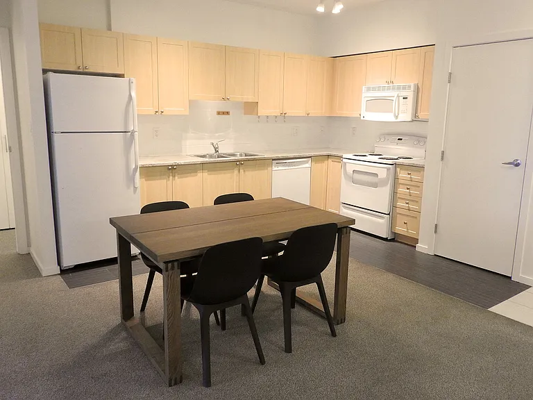 6005 Walter Gage Rd #E3 — Photo 2