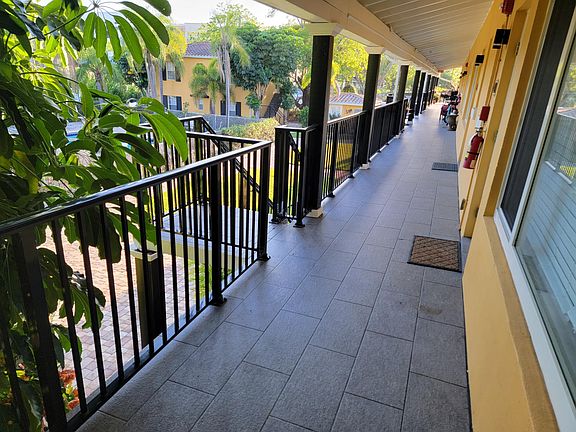 4th image of 717 NE 1st St APT 12N