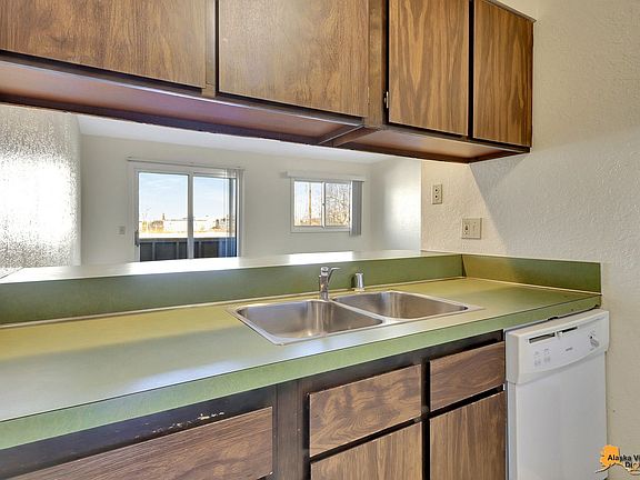 2nd image of 926 W 26th Ave APT 211