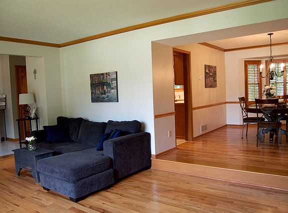 3rd image of 909 Bryn Mawr Dr