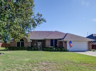 1709 Meadowbrook Ct, Decatur, TX 76234