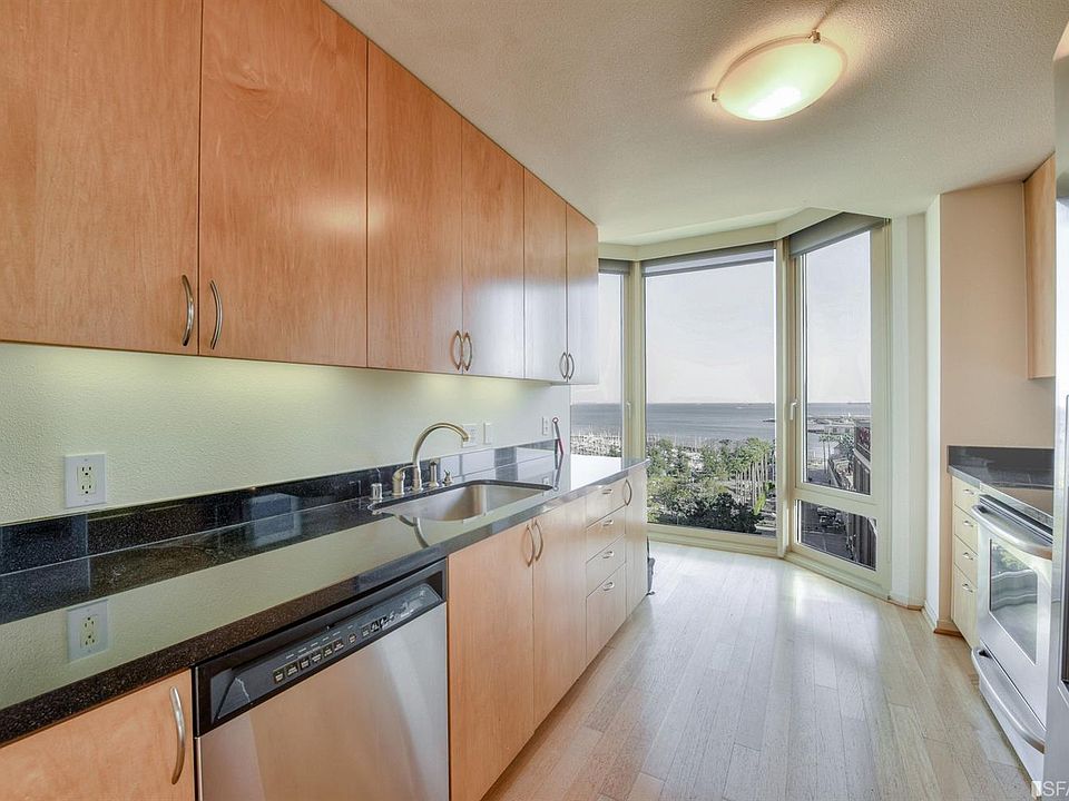 1st image of 88 King St Unit 1104