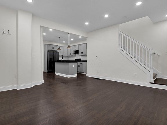 4th image of 36 Avondale Ave