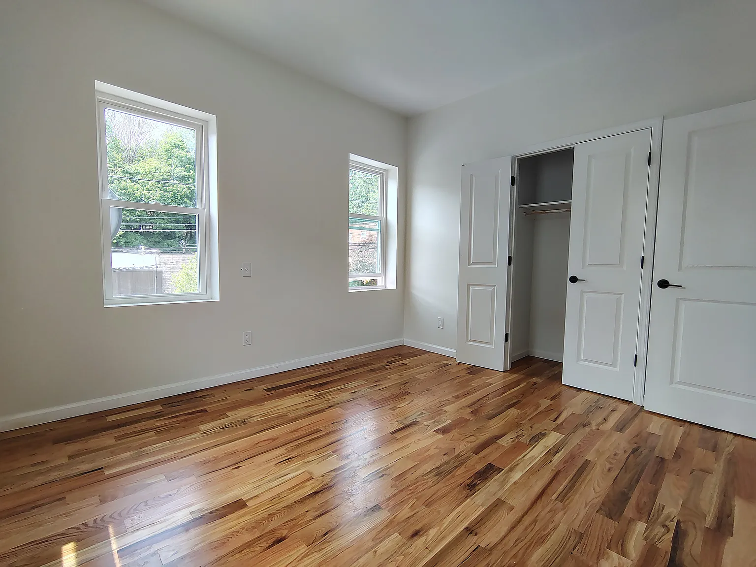 3 bed, 780 sqft, $1,900 — Photo 1