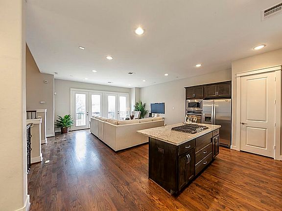 Spacious Living and Kitchen and dining all appliances included!