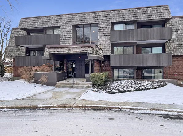 550 Timber Ridge Dr APT 203-B, Carol Stream, IL 60188
