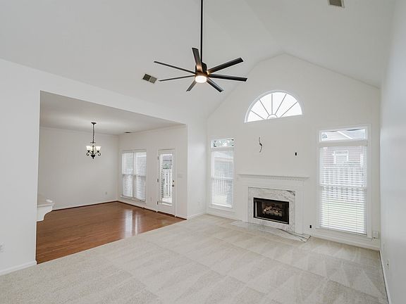 5th image of 218 Beaver Creek Pkwy