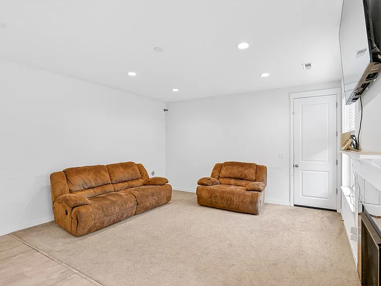 11848 SE Pleasant Valley Pkwy — Photo 10